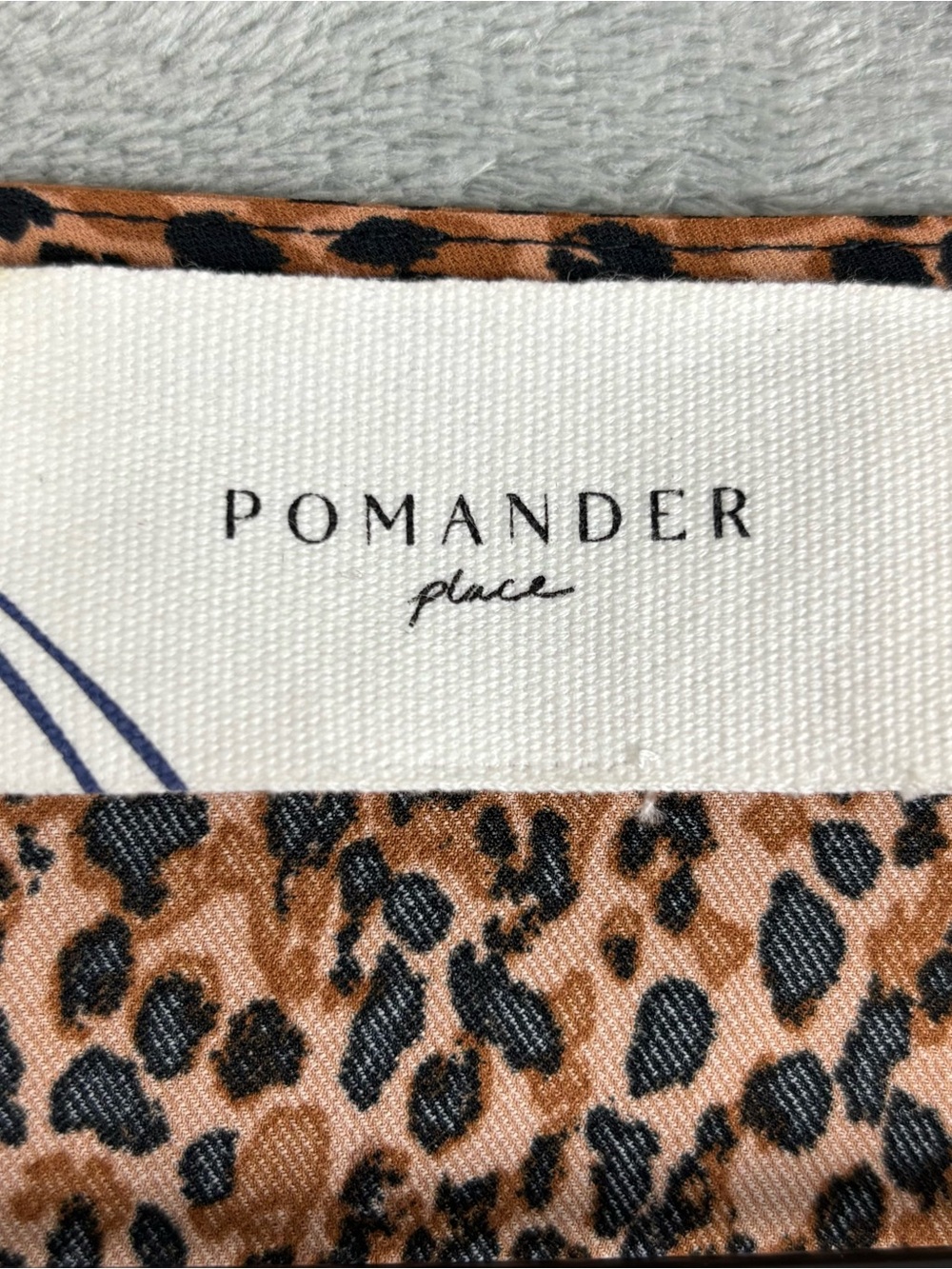 Tuckernuck Pomander Place Top Womens XL Brown Leopard Print V-Neck - Picture 3 of 10